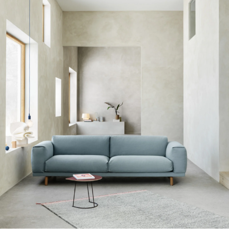 The blue E27 Pendant Lamp from Muuto in a living space.