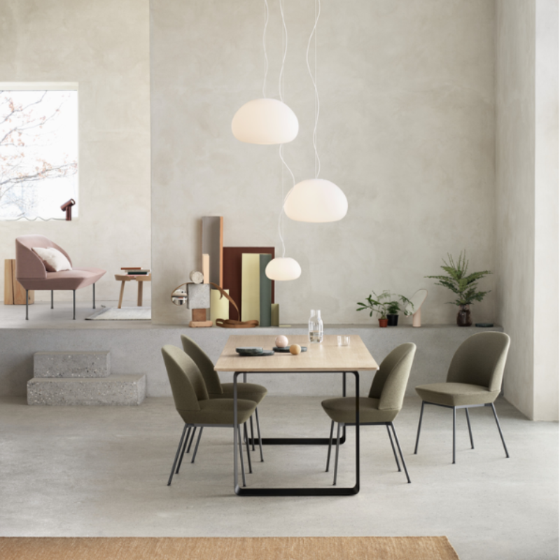 The small Fluid Pendant Lamp from Muuto in a dining space.