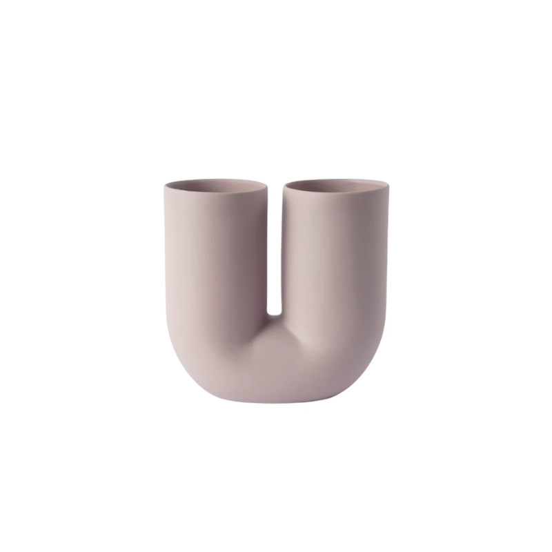 The Kink Vase by Muuto in dusty lilac.