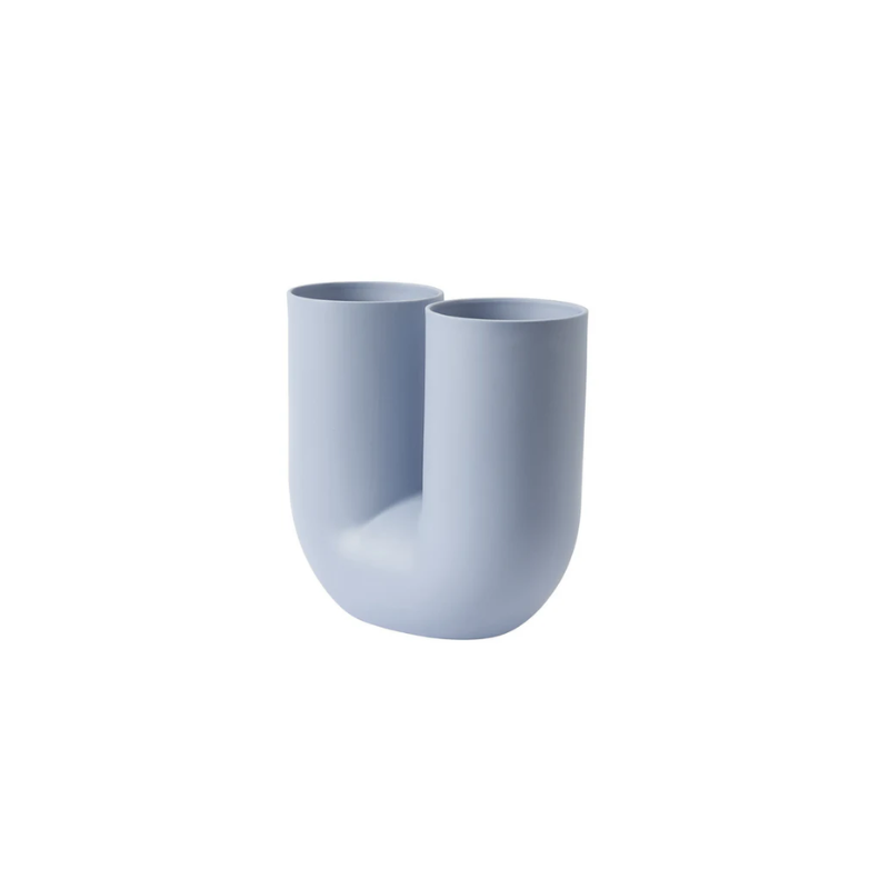 The Kink Vase by Muuto in light blue from an angle.