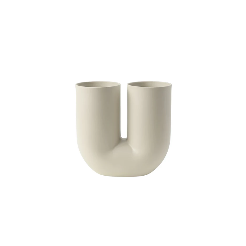 The Kink Vase by Muuto in sand.