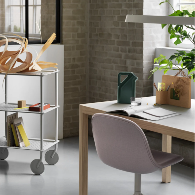 The gray Linear Pendant Lamp from Muuto in an art studio.