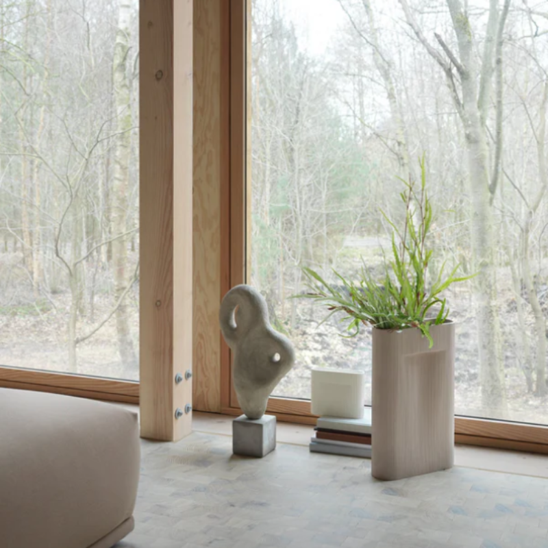The Ridge Vase from Muuto in beige in a lounge.