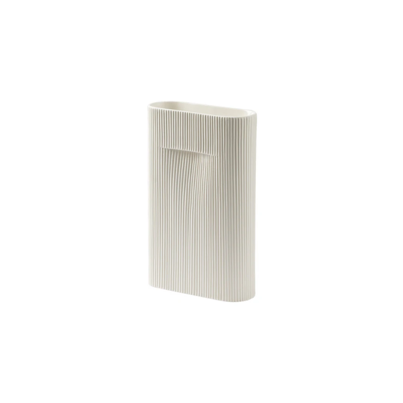 The medium Ridge Vase from Muuto in off white.