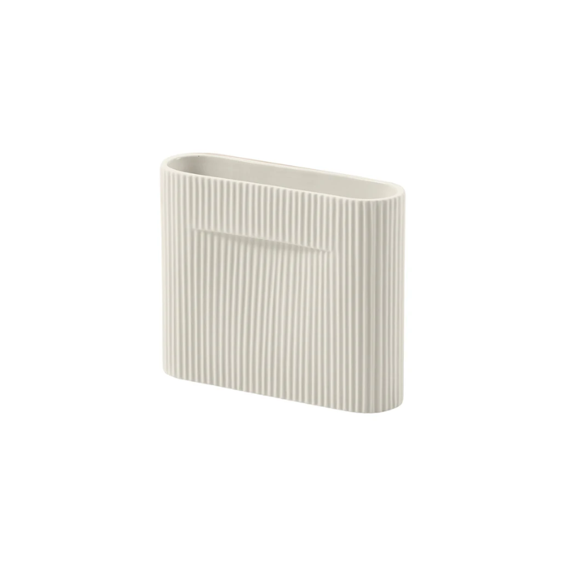The small Ridge Vase from Muuto in off white.