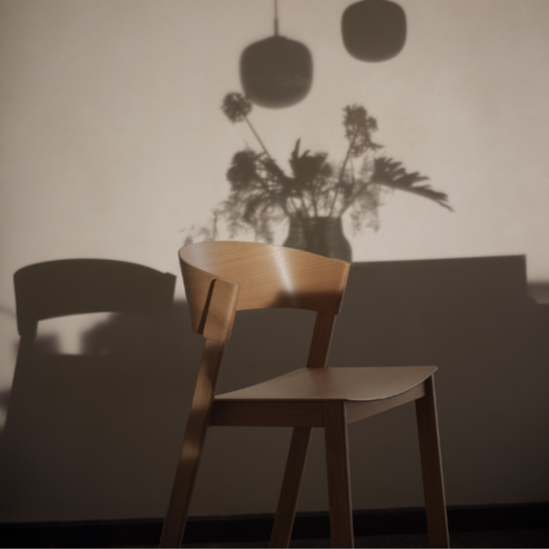 The shadow of the Rime Pendant Lamp from Muuto in a lifestyle image. all-groups