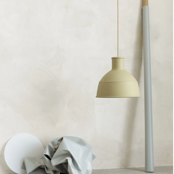 The beige green Unfold Pendant Lamp from Muuto in a lounge.