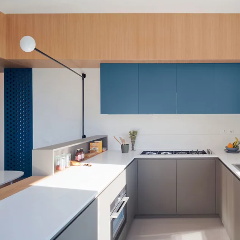 The Potence Pivotante Wall Sconce from Nemo in a kitchen.