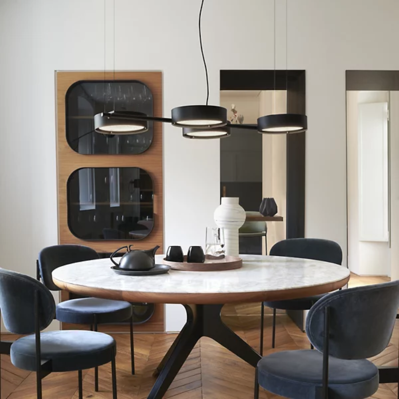 The Berlin Linear Suspension from Oluce in matte black in a dining space.