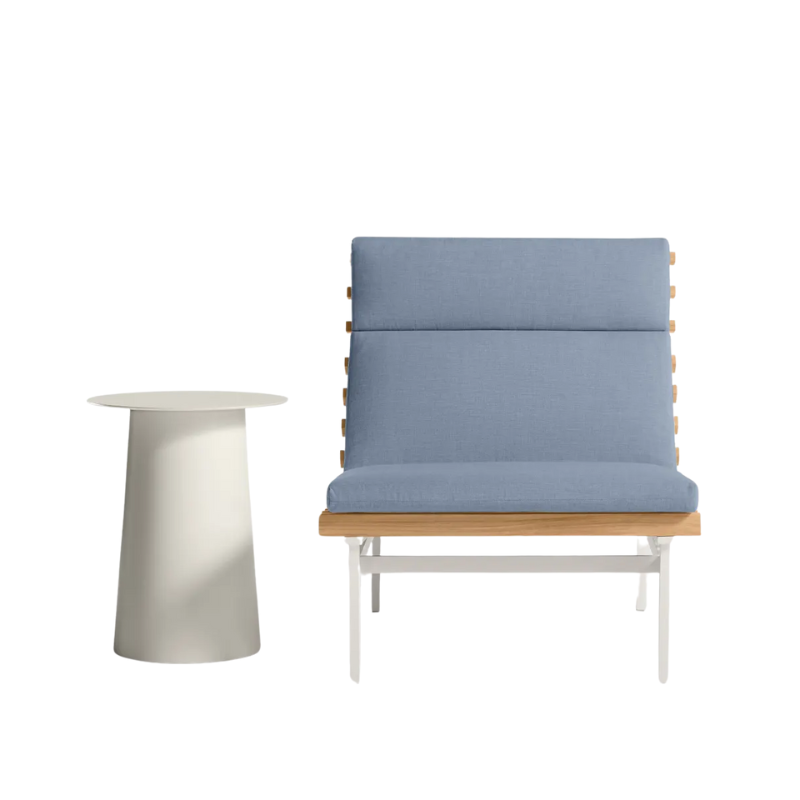 The Perch Outdoor Lounge Chair from Blu Dot with white frame and sunbrella haze upholstery with the circula side table.