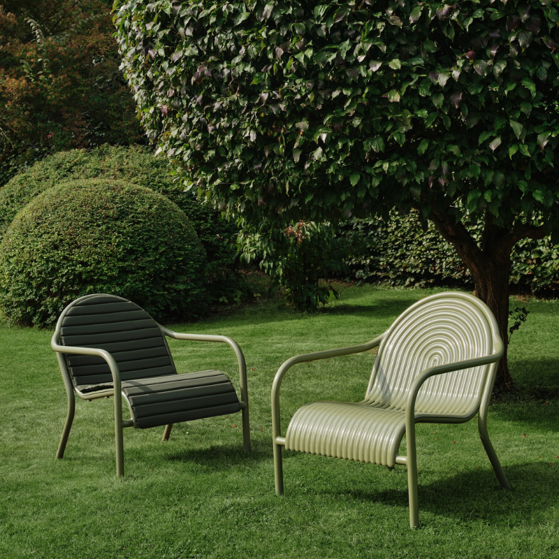 The Groove Outdoor Lounge Chair by Tom Dixon in Moss with and without a seat cushion.