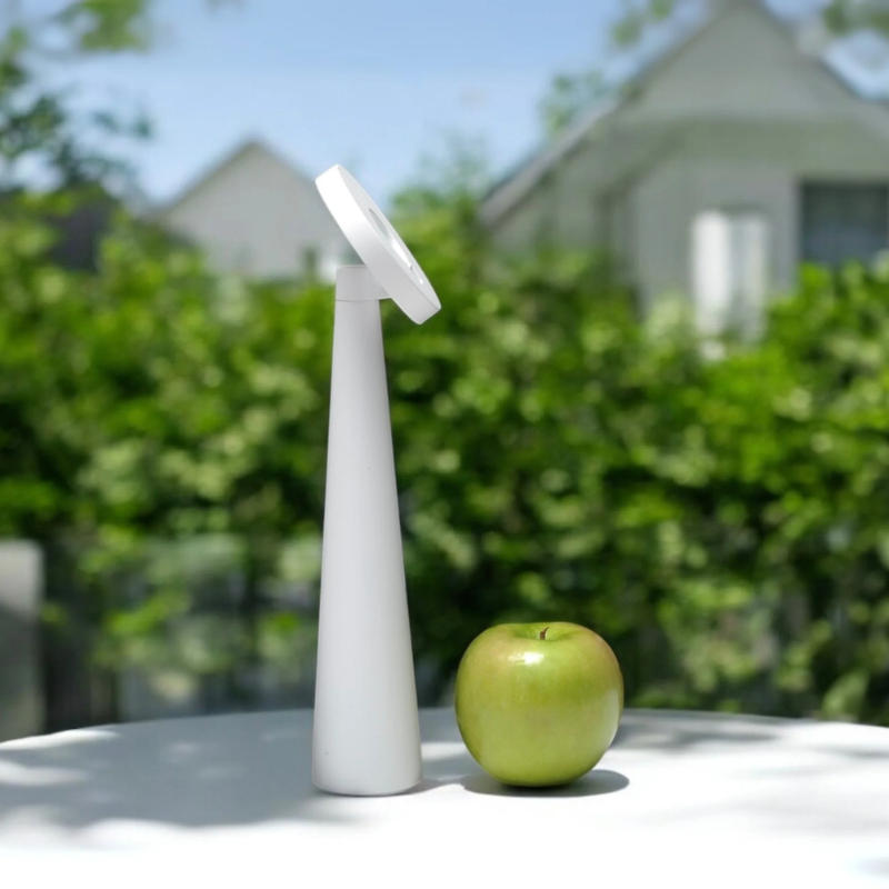 The white Angelina Pro from Zafferano in a garden.