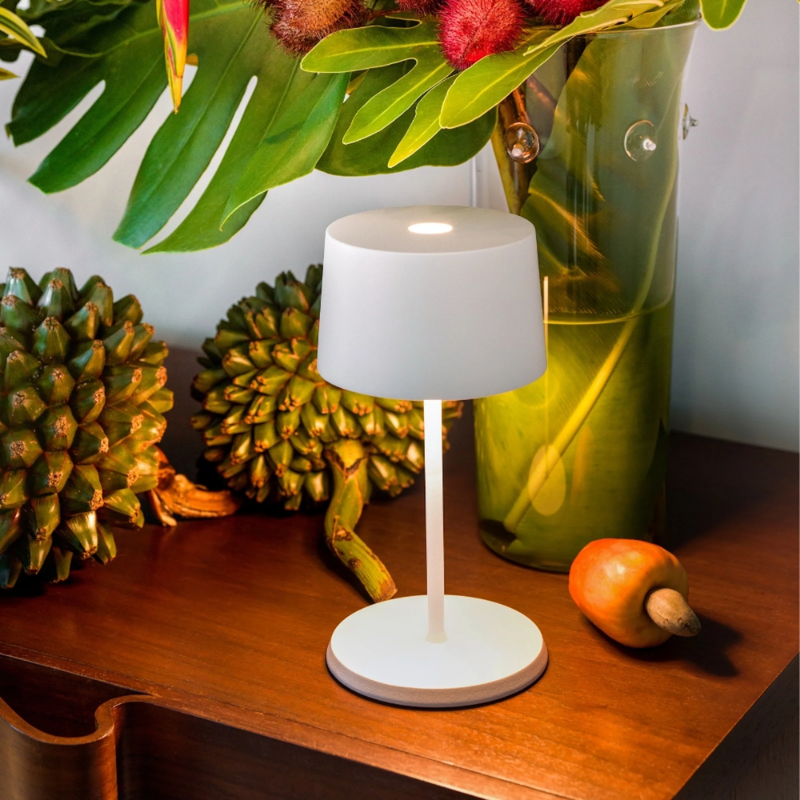 The white Olivia Pro Mini from Zafferano at a dining table.