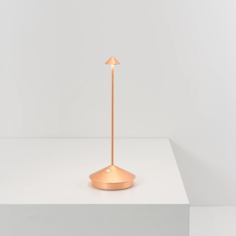 The copper leaf Pina Pro from Zafferano in a studio.