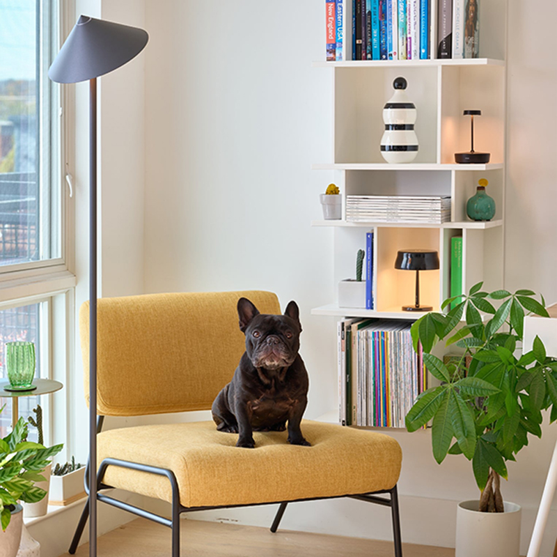 The Pina XXL Floor Lamp from Zafferano in titanium in a living room.