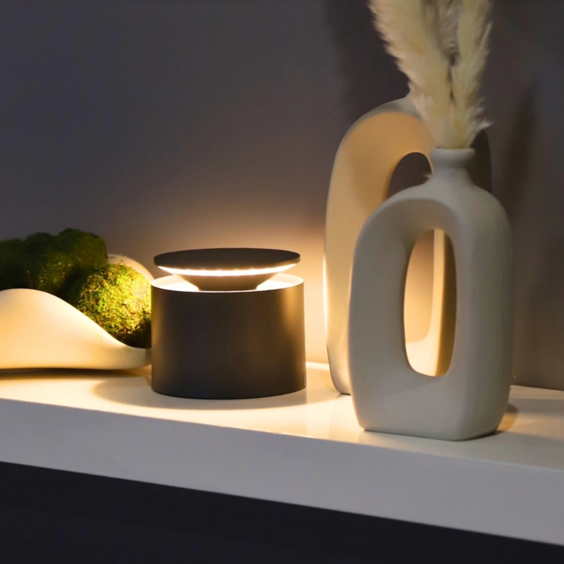 The dark gray PushUp Pro from Zafferano in a family area.