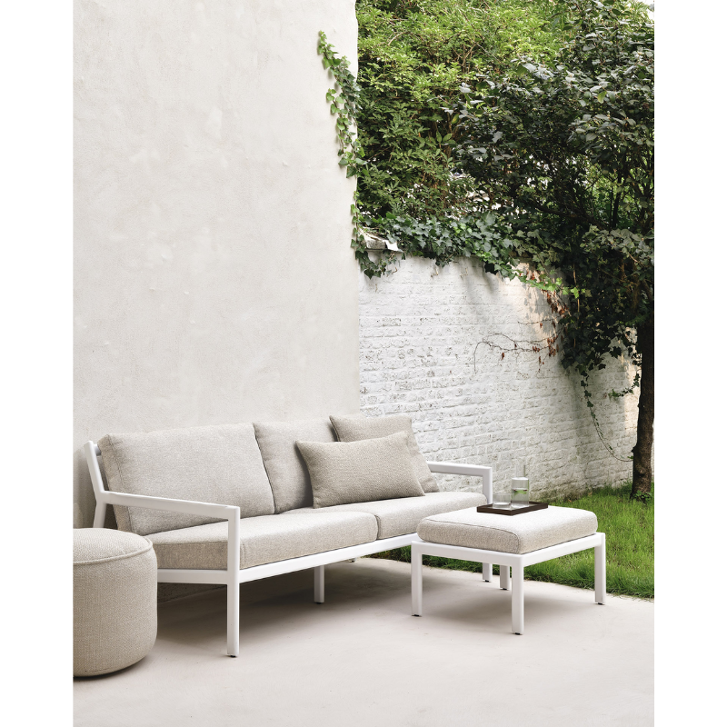 The Boucle Square Outdoor Cushion from Ethnicraft in an outdoor family space.