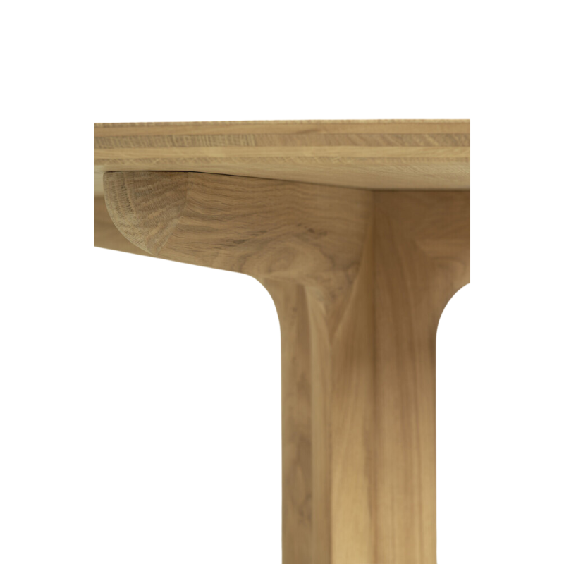 The round Corto Dining Table from Ethnicraft in oak.