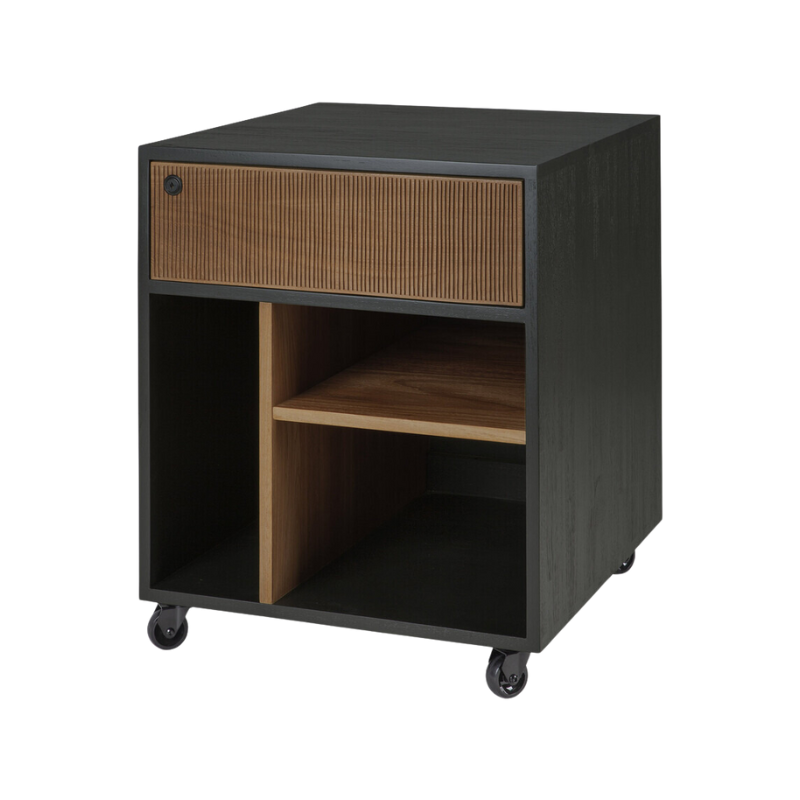 Bringing form and function to your professional way of life, the Oscar collection ticks the right boxes. Featuring hand-carved details in solid teak and the practicality of wheels, the Oscar drawer unit can serve many purposes, fitting perfectly under a desk for extra storage or as a standalone piece.