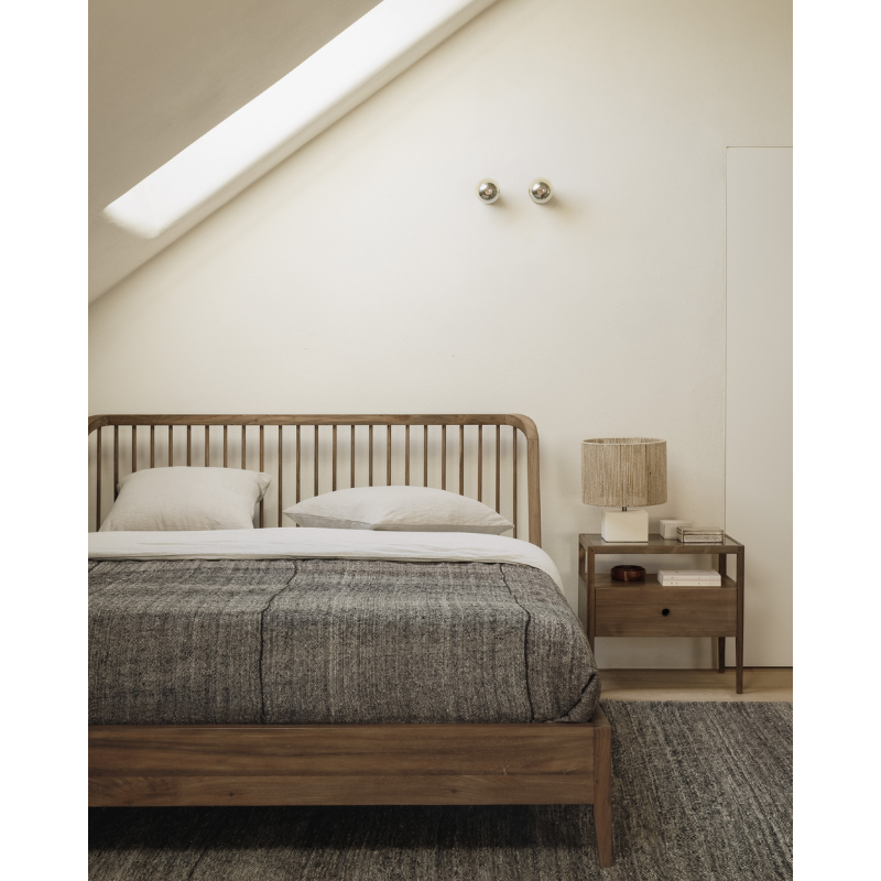 The Spindle collection found its inspiration in the traditional spinning wheel and incorporates perfectly aligned spokes into the headboard. Slightly tapered legs and rounded edges add a soft, sensual quality to this beautiful bedroom collection.