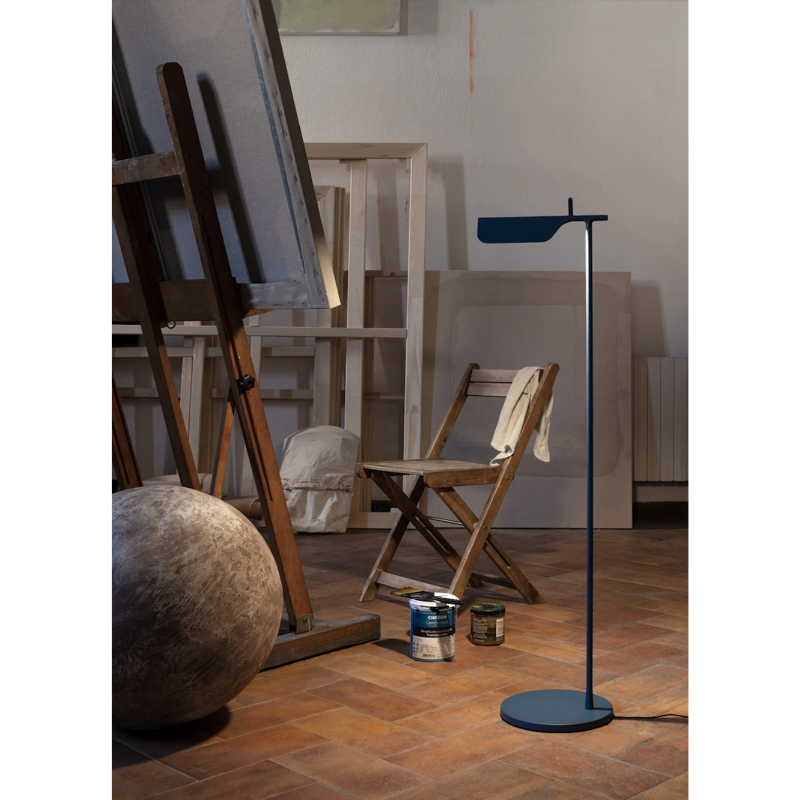 A brand new edition of the Tab family, now with new capabilities and new colors. This new edition of the Tab floor lamp has an adjustable head with 90-degree rotation capability while emitting non-dimmable, direct light.