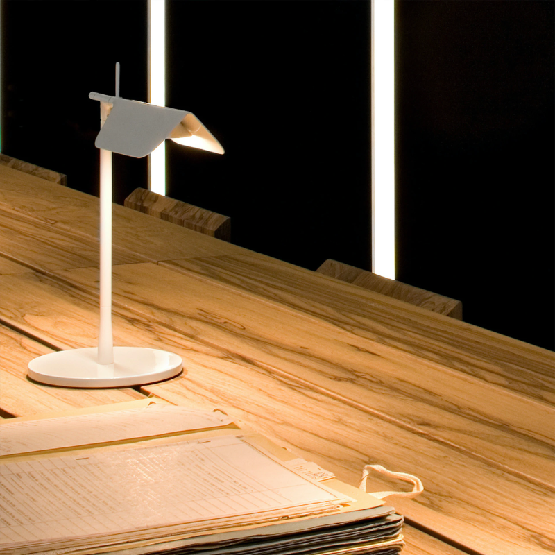 A brand new edition of the Tab family, now with new capabilities and new colors. This new edition of the Tab table lamp has an adjustable head with 90-degree rotation capability while emitting non-dimmable, direct light.