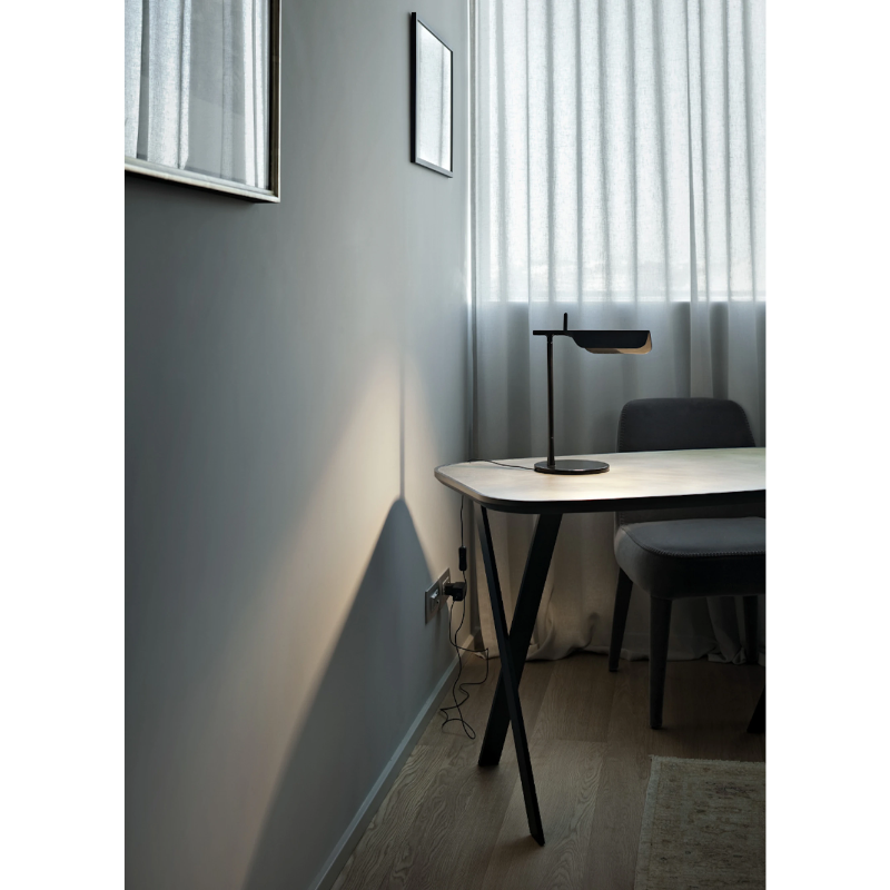 A brand new edition of the Tab family, now with new capabilities and new colors. This new edition of the Tab table lamp has an adjustable head with 90-degree rotation capability while emitting non-dimmable, direct light.