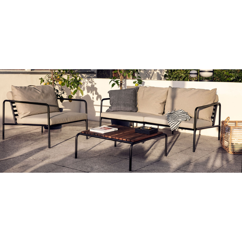 The AVON collection was designed with a light and sleek aesthetic in mind, while still providing a high level of comfort. The maintenance-free frame and big, soft back cushions are simple and understated, but they still make a statement. The low lines of the design ensure that it looks good both with and without cushions, summer or winter. The handles on the cushions make them easy to grab and store, which is a thoughtful touch.