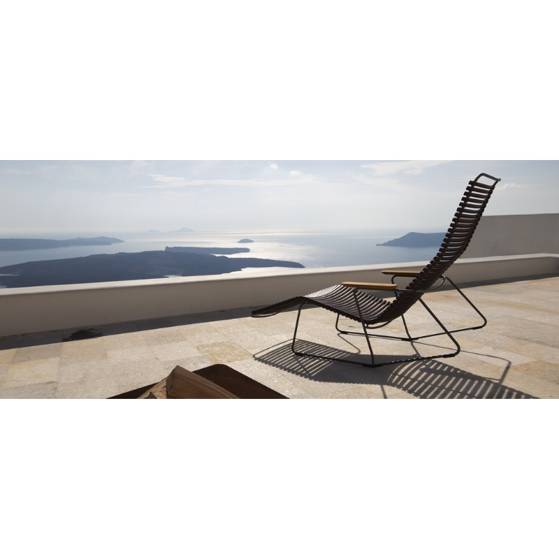 CLICK Sunrocker is a small design experiment that succeeded! You use yourself, your body, as counterpoint and your weight shift determines whether you stay in a sitting or a lying position. Do not touch anything, tear or pull. Just lean forward or back. Sit, lie. That simple.