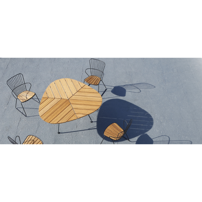 Introducing the Leaf Outdoor Table, a beautiful garden table that really looks like a leaf. The triangular form and table construction makes it possible to seat 6 - or even more people around the table. The bamboo table top comes pre-oiled.