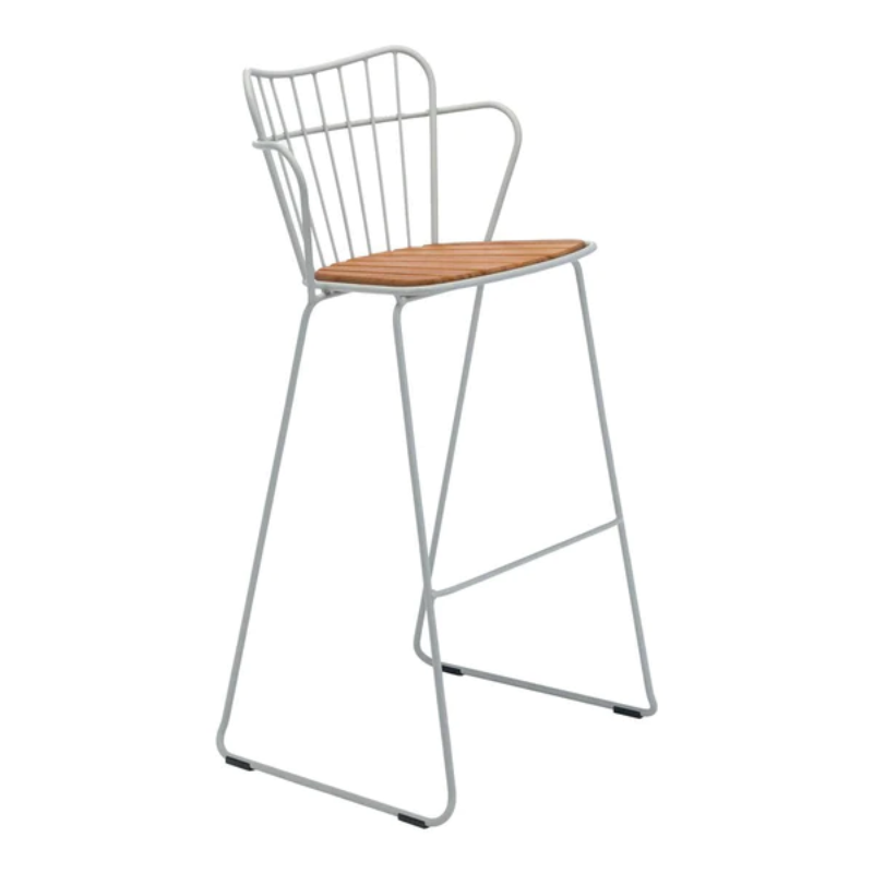 The PAON outdoor bar stool has Scandinavian influences in its design, but with a touch of French Victorian romance. The PAON bar stool provides optimal seating comfort which you would not expect from a metal chair!