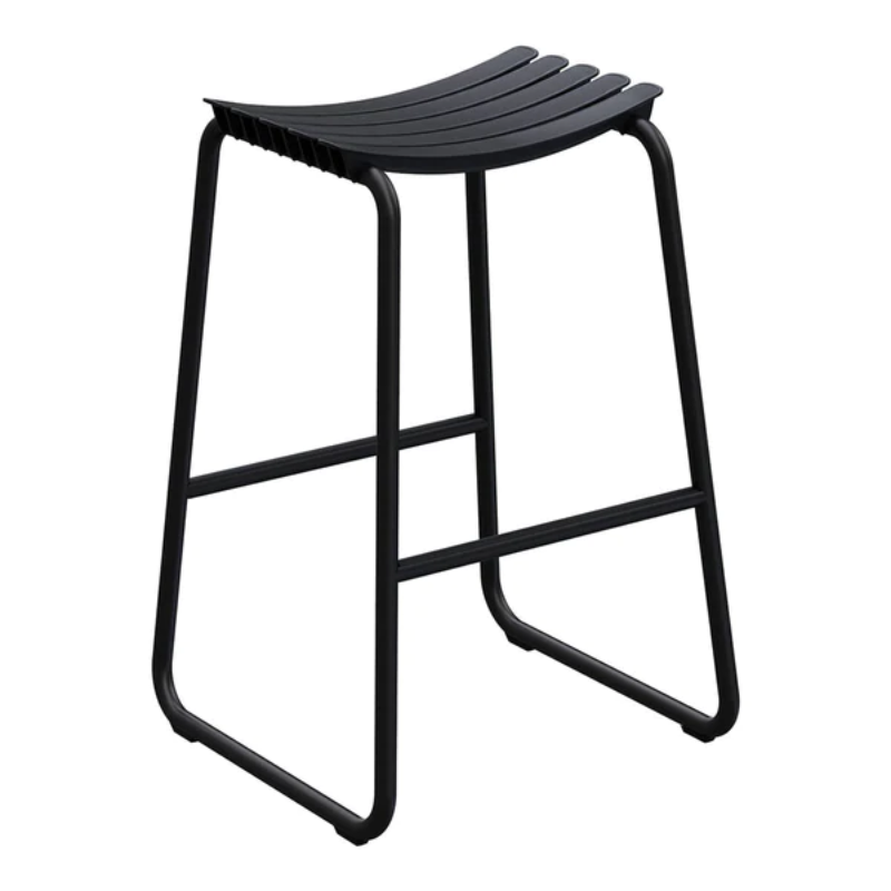 The ReCLIPS Bar Stools come in black. The combination of the aluminum frame with UV-protected plastic lamellas ensures minimal maintenance, making these stools an ideal choice for hassle-free use. Like all good designs, these bar stools are not just beautiful but practical as well.