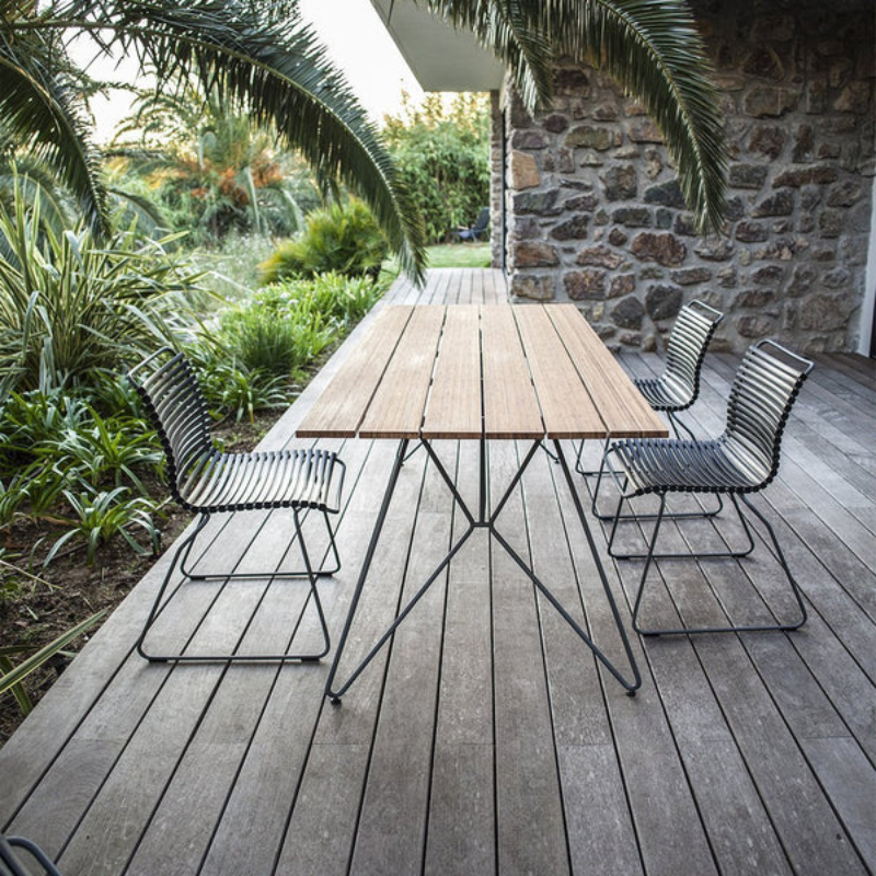 The Sketch outdoor table is a work of art that brings together the beauty of nature and the strength of metal. The bamboo lamellas are smooth and tactile, while the metal legs are sturdy and weather-resistant. This table is the perfect way to add a touch of sophistication to your outdoor space.