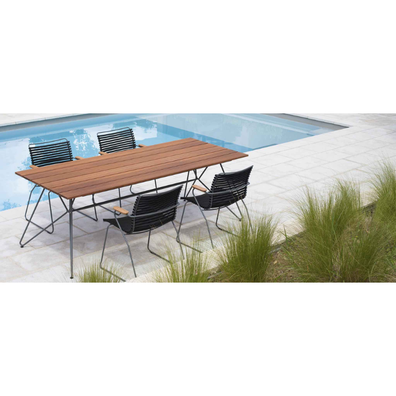 The Sketch outdoor table is a work of art that brings together the beauty of nature and the strength of metal. The bamboo lamellas are smooth and tactile, while the metal legs are sturdy and weather-resistant. This table is the perfect way to add a touch of sophistication to your outdoor space.