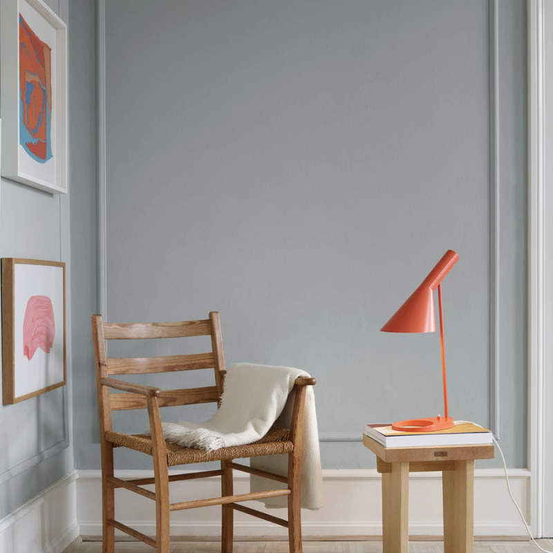 The fixture emits downward-directed light. The angle of the shade can be adjusted to optimize light distribution. The shade is painted white on the inside to ensure a soft comfortable light.