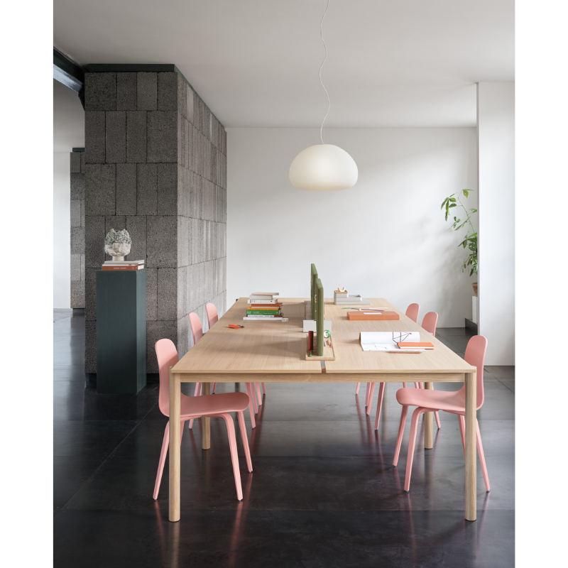 The Fluid Pendant Lamp from Muuto in a living room.