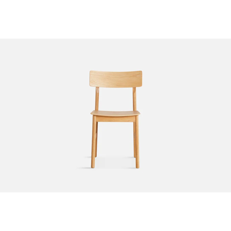 The Pause Dining Chair 2.0 from Woud in Oiled Oak from a direct shot in front.