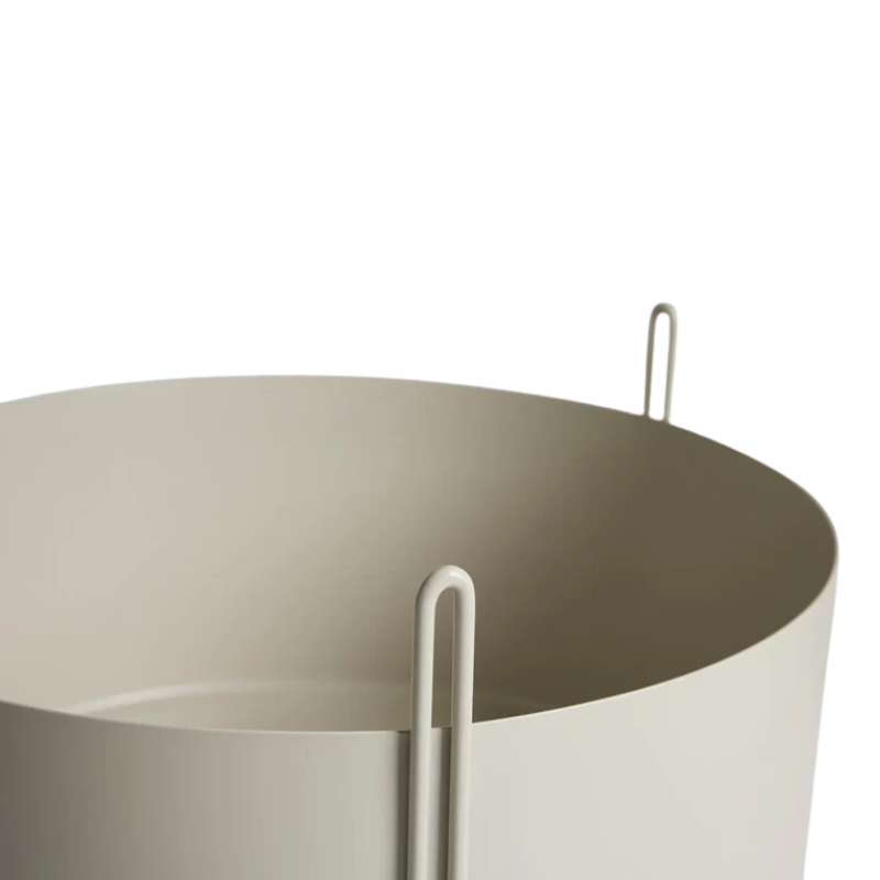 The medium Pidestall Planter by Woud in grey close up.
