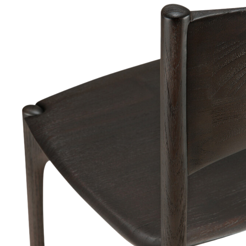 The PI Dining Chair without Armrest by Ethnicraft with wood texture.