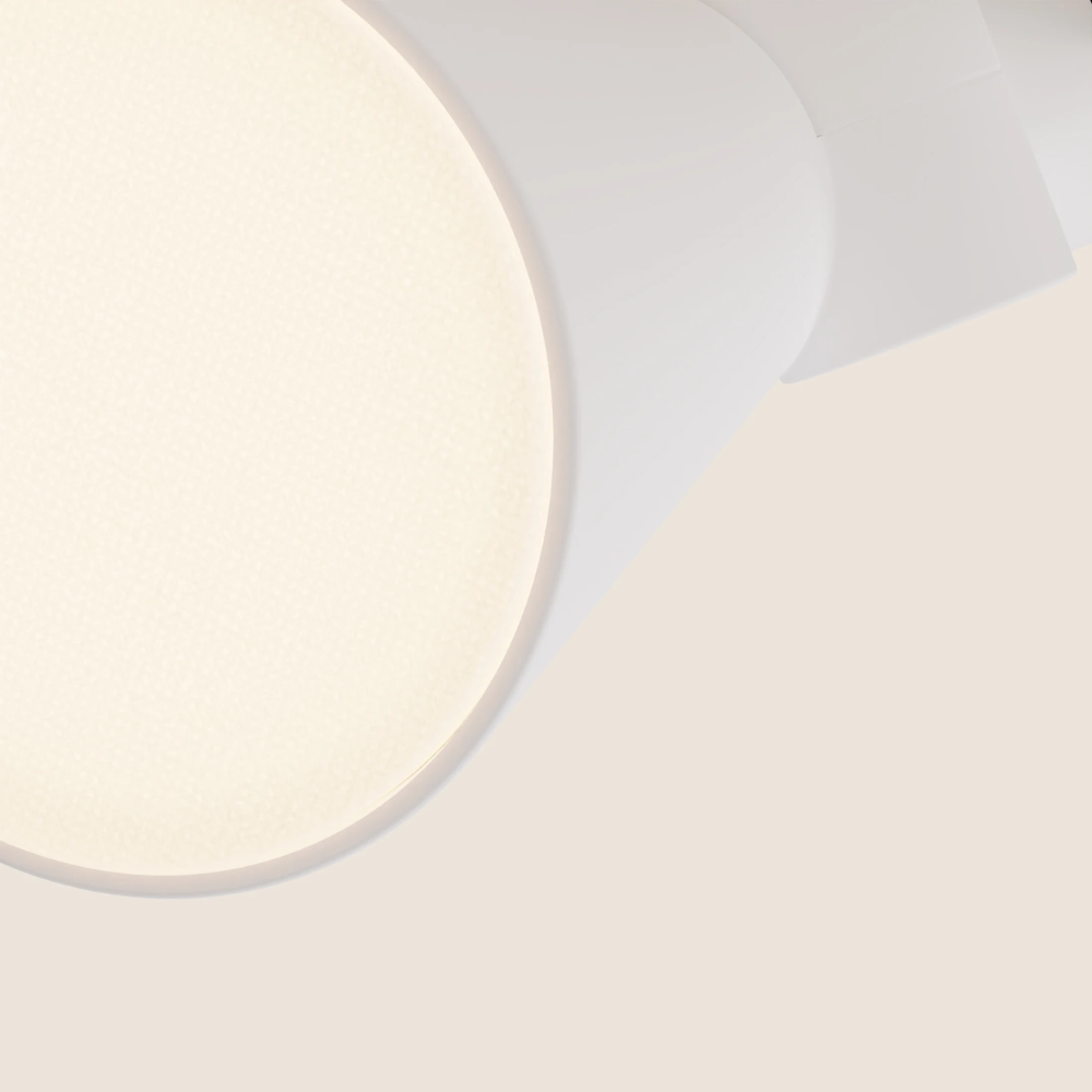 The snow Aim Clamp Light from Gantri close up.