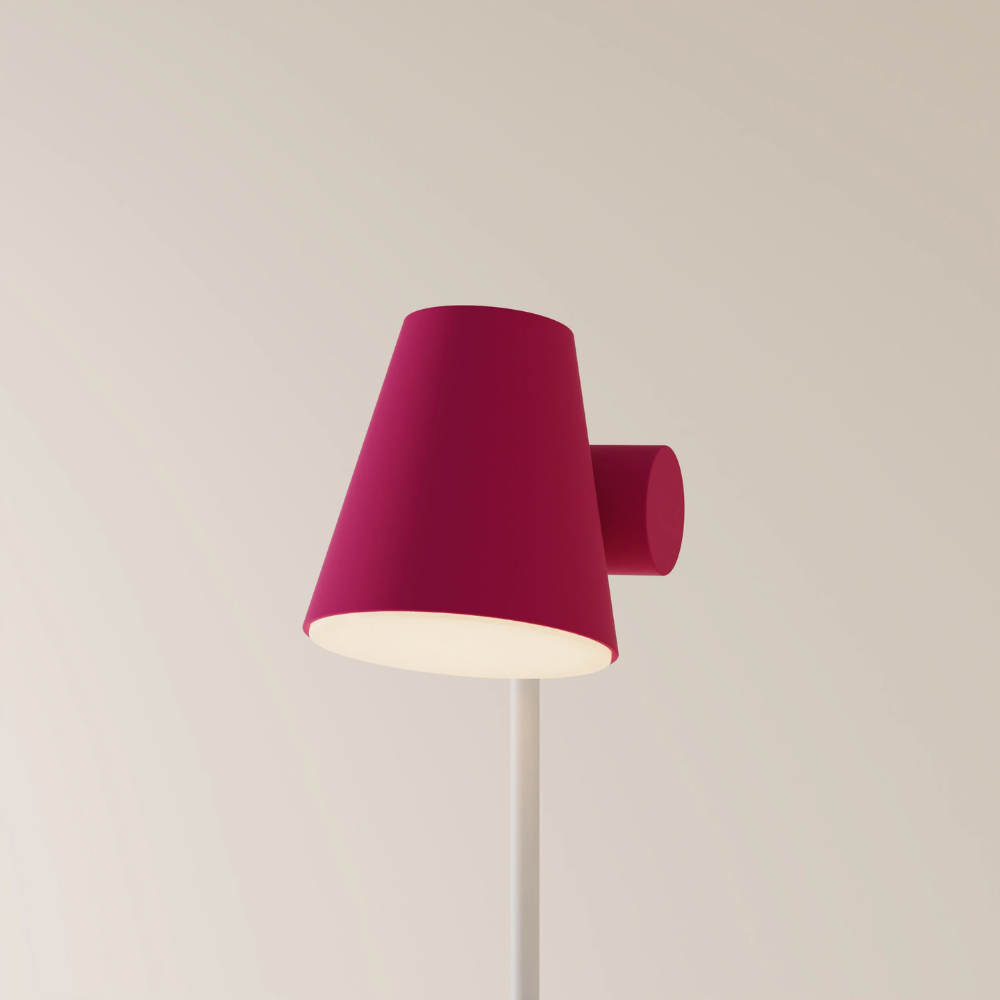 The hibiscus Aim Floor Light from Gantri with the white rod option.