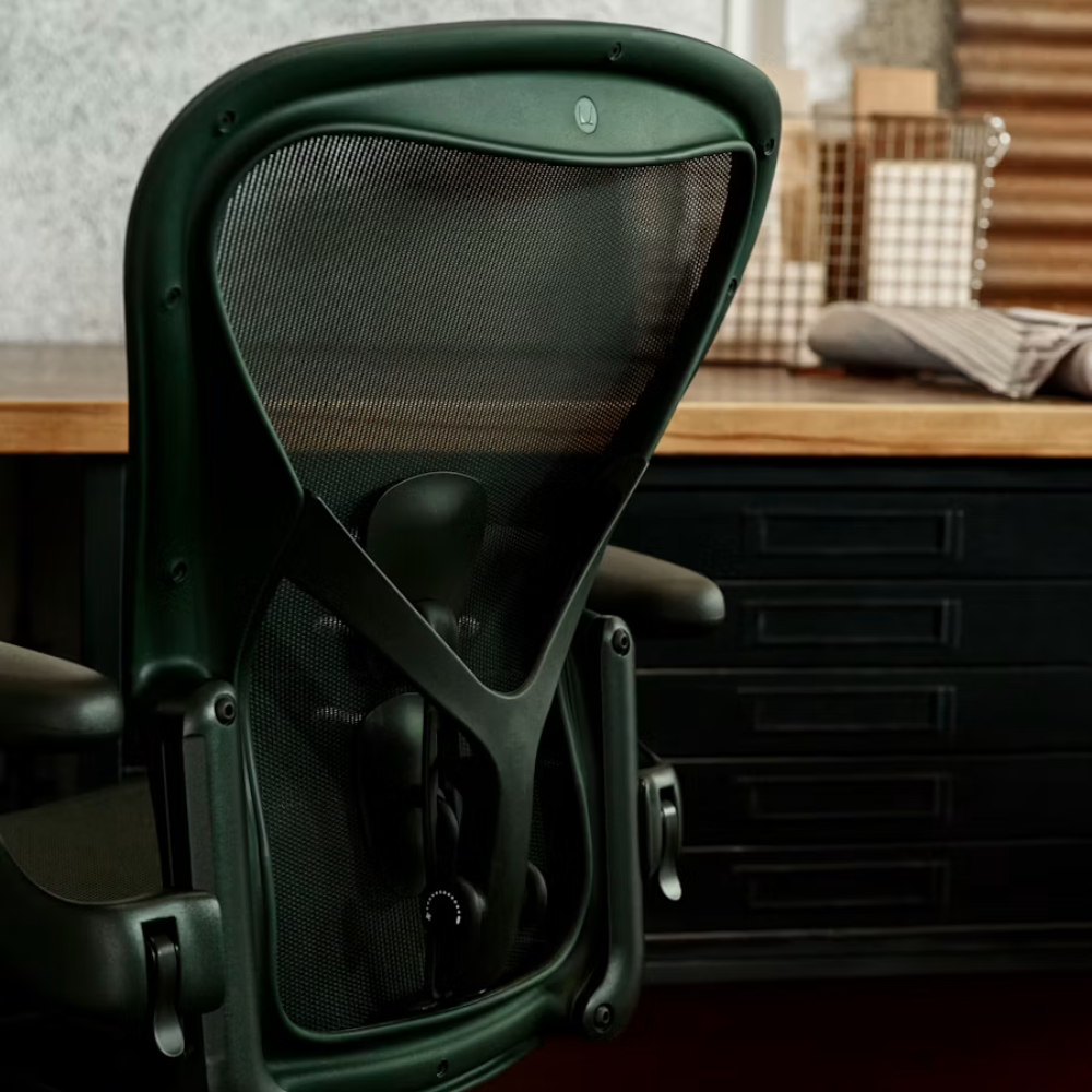 The Aeron Chair from Herman Miller in Jasper / Jasper in a home office.