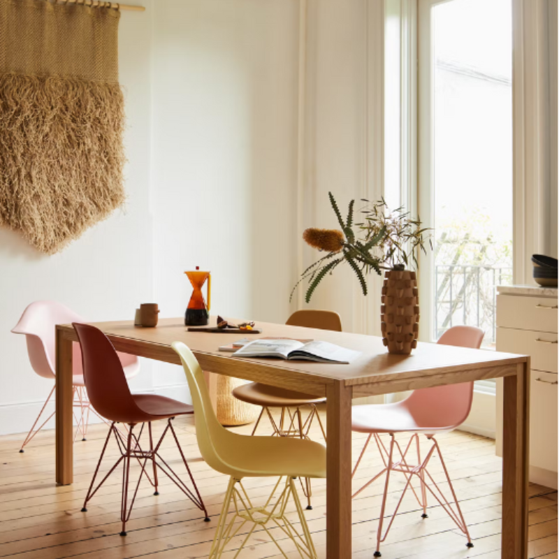 ダイニングチェア Herman Miller Eames Eames Molded Plastic Side Chair by Herman Miller x HAY | Illuminée