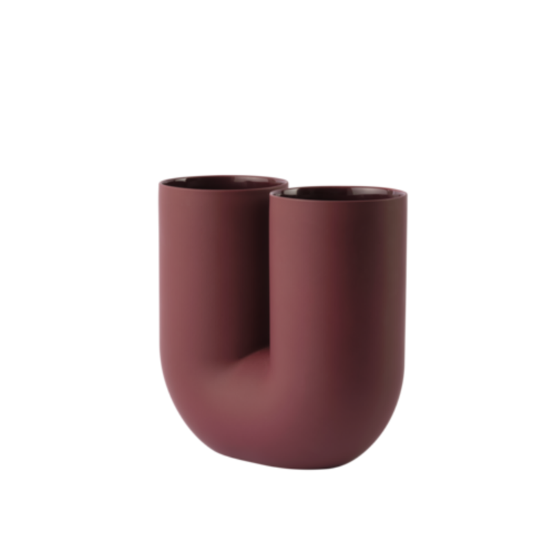 The Kink Vase Deep Red from Muuto.