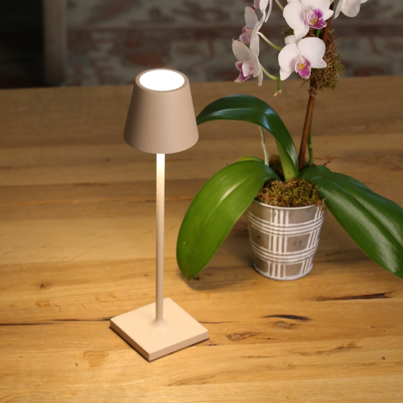 The sand Poldina Pro Micro from Zafferano in a living room.