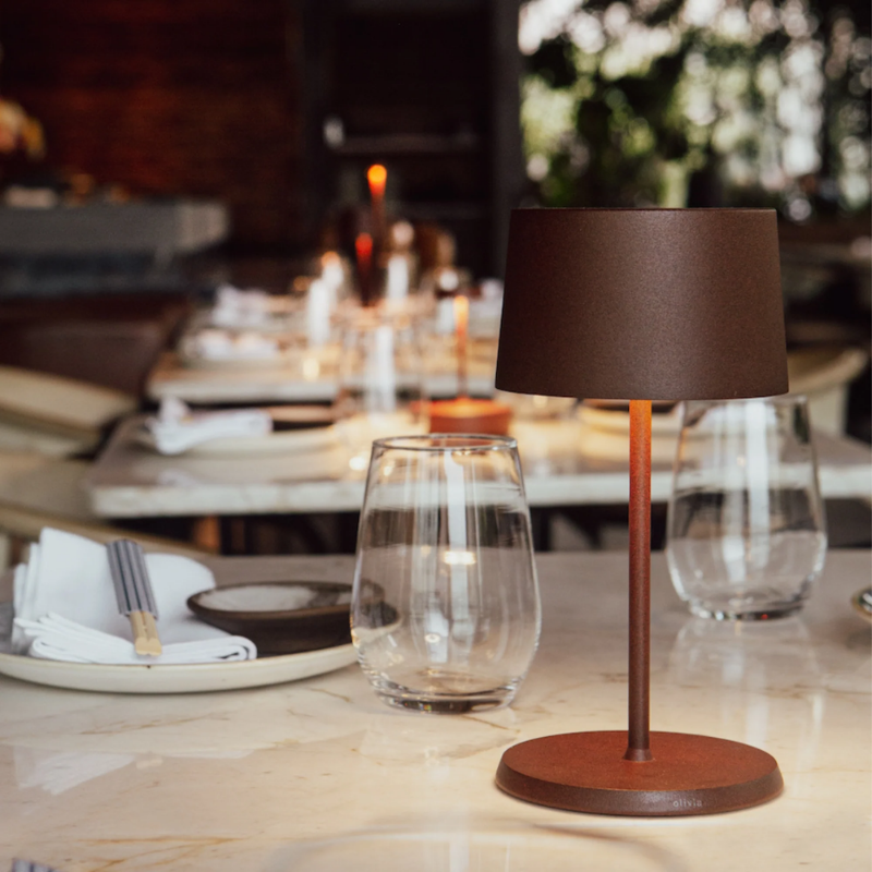 The rust Olivia Pro Mini from Zafferano in a restaurant.