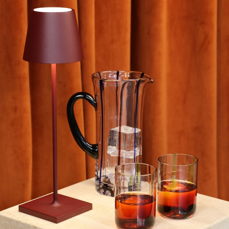 The bordeaux Poldina Pro from Zafferano in a tea space.