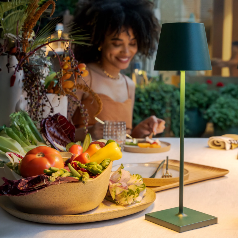 The dark green Poldina Pro from Zafferano in a cafe.