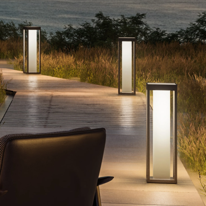 The Radia Moon Maxi from Zafferano outdoors illuminating a pathway.