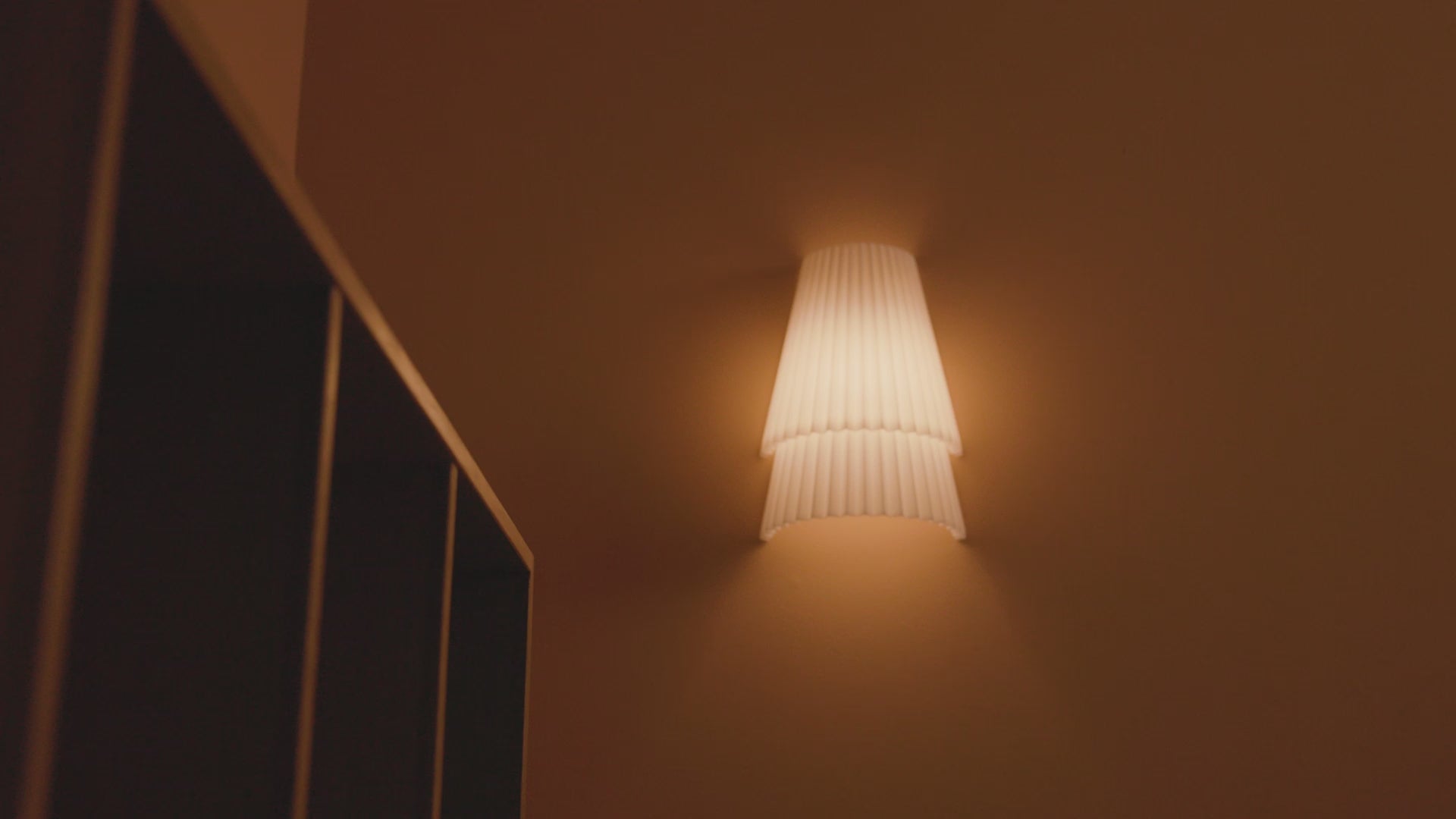 The Pleat Wall Sconce from Gantri in a lifestyle video.